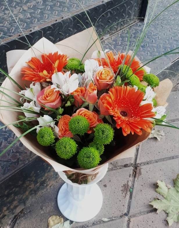 Букет цветов из: Герберы, Хризантемы, Альстромерии и Розы в Новоенисейске