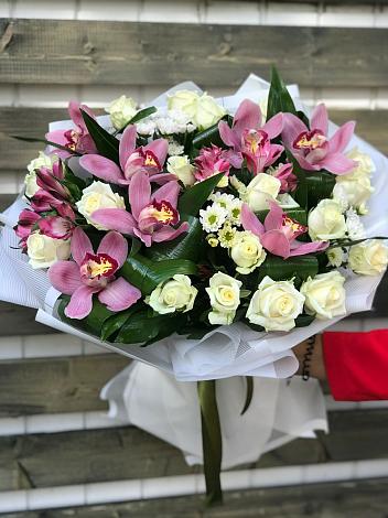 Букет цветов из: Розы и Хризантемы в Новоенисейске
