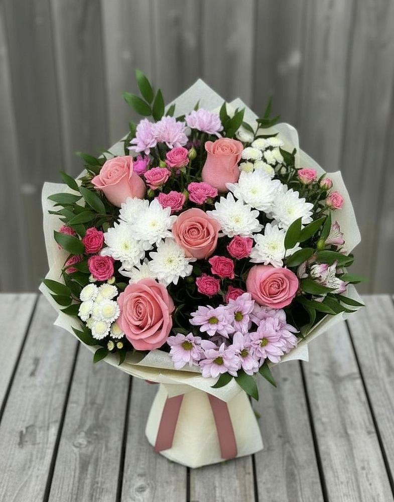 Букет цветов из: Альстромерии, Гвоздики, Розы и Хризантемы в Новоенисейске