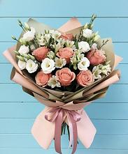 Букет цветов из:  Розы, Альстромерии и Лизиантусы в Новоенисейске