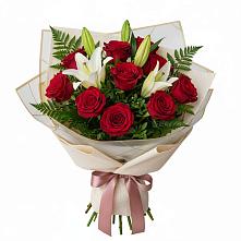 Букет цветов из:  Лилии и Розы в Новоенисейске