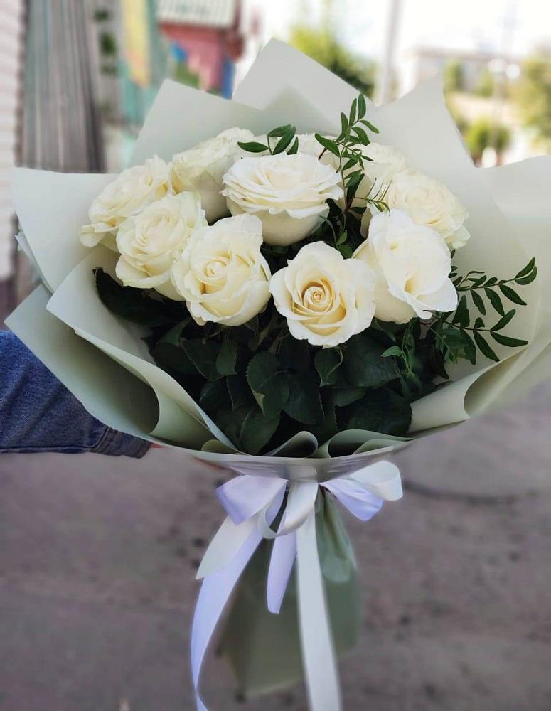Букет Белые розы Проуд в Новоенисейске