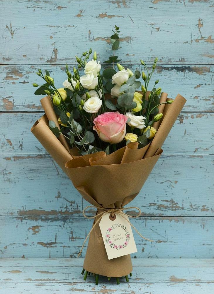 Букет цветов из: Розы и Лизиантусы в Новоенисейске