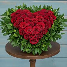 Цветочная композиция из Розы в виде сердца в Новоенисейске