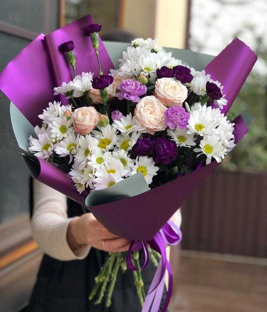 Букет цветов из: Хризантемы, Гвоздики и Розы в Новоенисейске