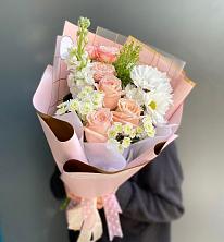 Букет цветов из:  Хризантемы и Розы в Новоенисейске