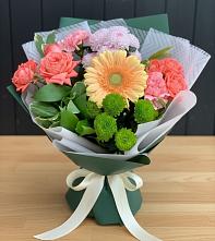 Букет цветов из:  Гвоздики, Розы, Герберы и Хризантемы #REPLACE_PRED# Новоенисейске