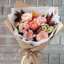 Букет цветов из:  Гвоздики, Хризантемы и Розы в Новоенисейске