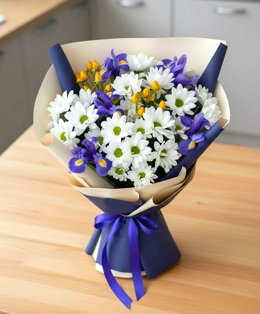 Букет цветов из: Розы, Ирисы и Хризантемы в Новоенисейске