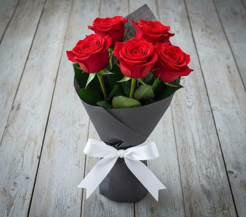 Букет 5 Красных роз Эдлесс Лав в Новоенисейске