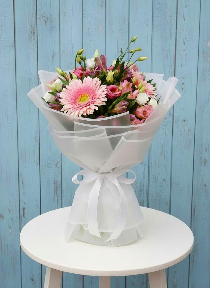 Букет цветов из: Герберы, Альстромерии и Лизиантусы в Новоенисейске