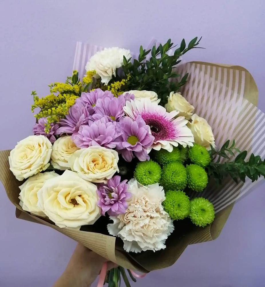 Букет цветов из: Хризантемы, Розы, Гвоздики и Герберы в Новоенисейске