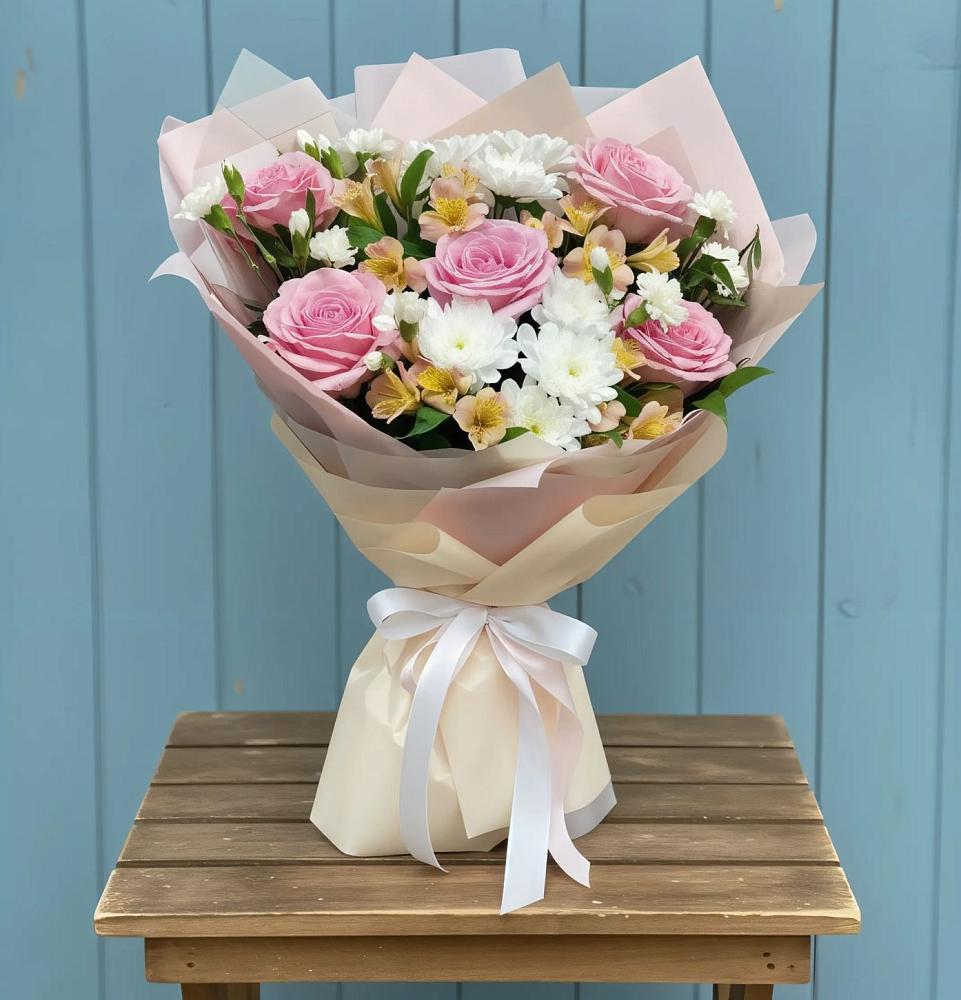 Букет цветов из: Гвоздики, Орхидеи и Розы в Новоенисейске