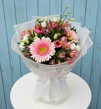 Букет цветов из:  Герберы, Альстромерии и Лизиантусы в Новоенисейске