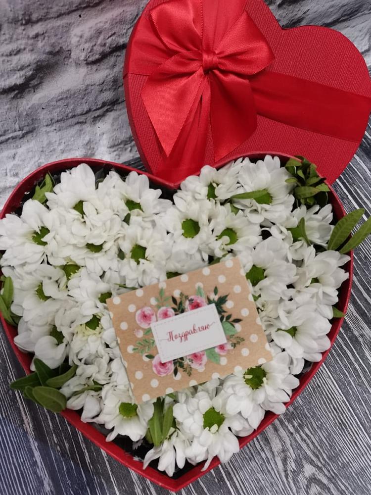 Цветочная композиция из Хризантемы в виде сердца в Новоенисейске