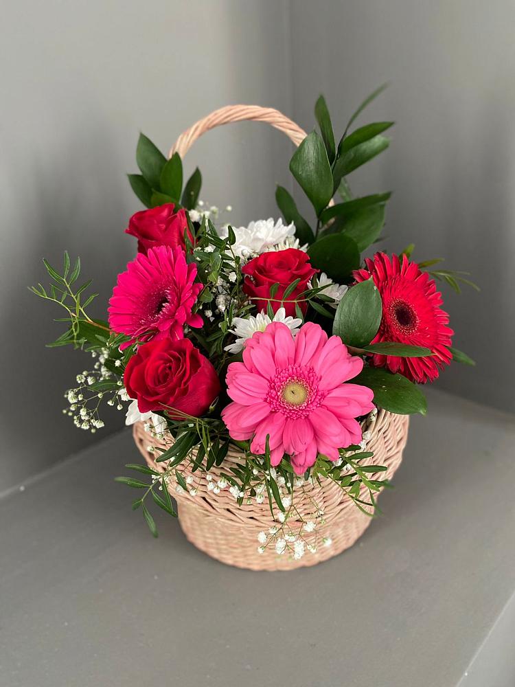 Цветочная композиция из Розы, Хризантемы и Герберы в корзине в Новоенисейске