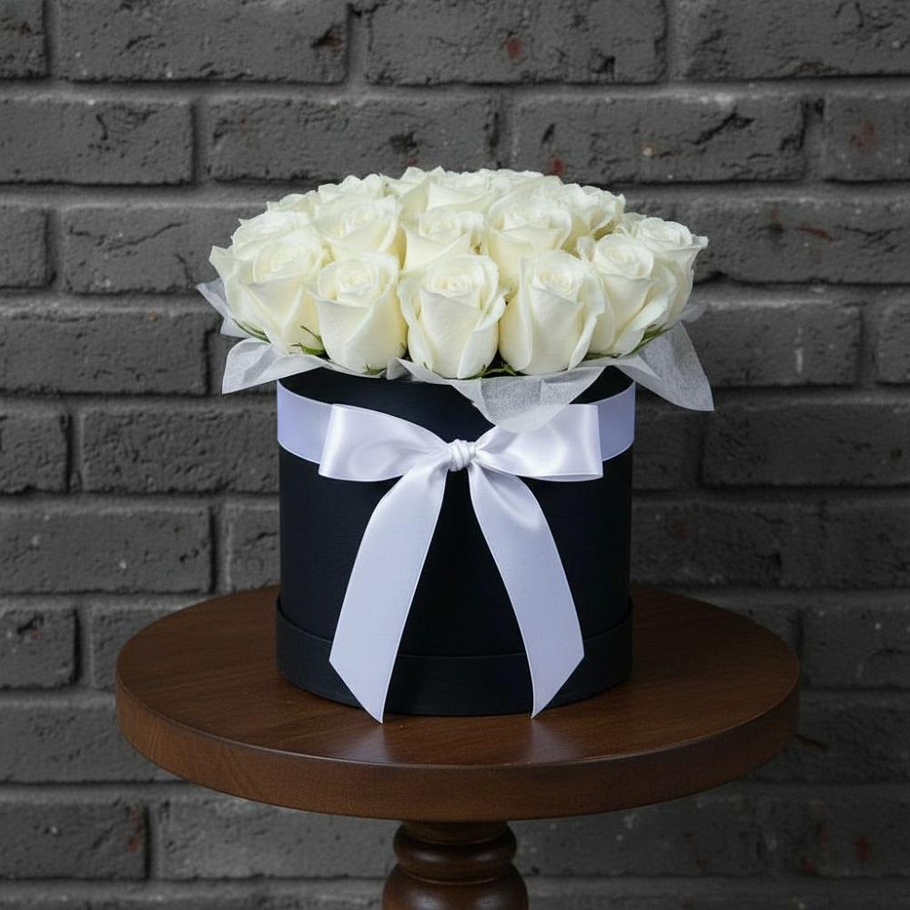 Цветочная композиция из Розы в шляпной коробке в Новоенисейске