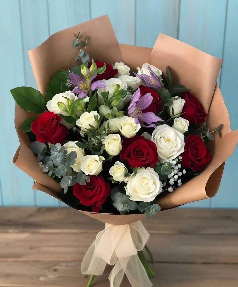 Букет цветов из: Розы и Альстромерии в Новоенисейске