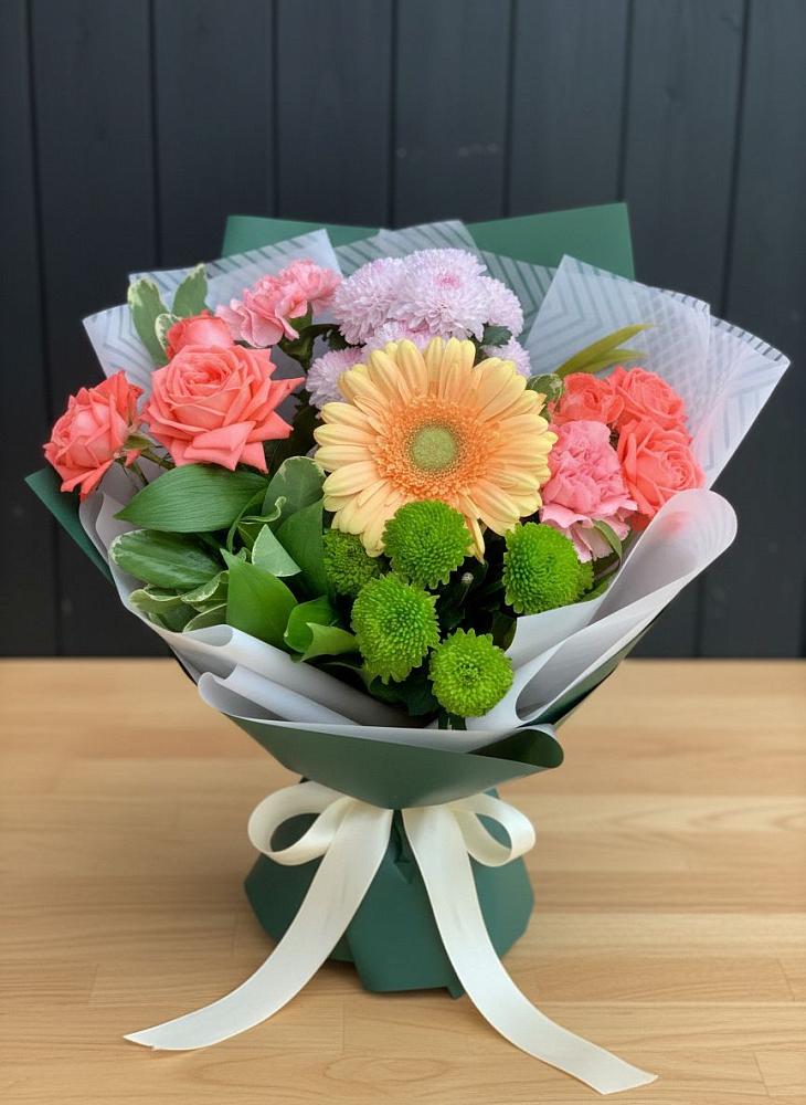 Букет цветов из: Гвоздики, Розы, Герберы и Хризантемы в Новоенисейске