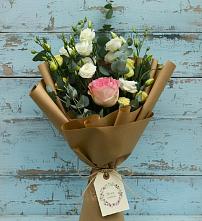 Букет цветов из:  Розы и Лизиантусы в Новоенисейске