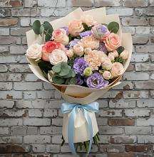 Букет цветов из:  Розы, Лизиантусы и Гвоздики #REPLACE_PRED# Новоенисейске