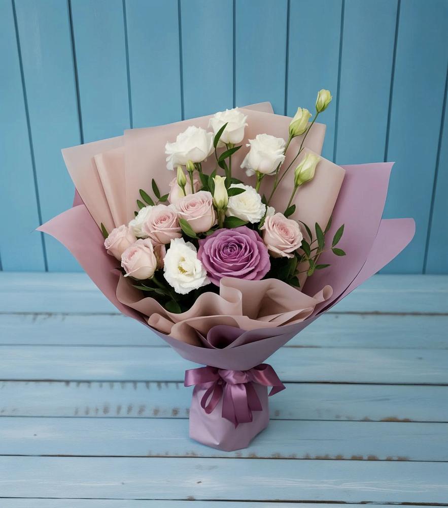 Букет цветов из: Розы и Лизиантусы в Новоенисейске